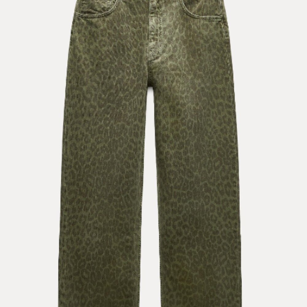 Zara Animal Print TRF Oversized Jeans with a High Waist in Green Leopard Size 8